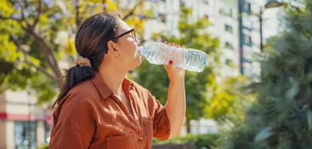Vrouw die water drink