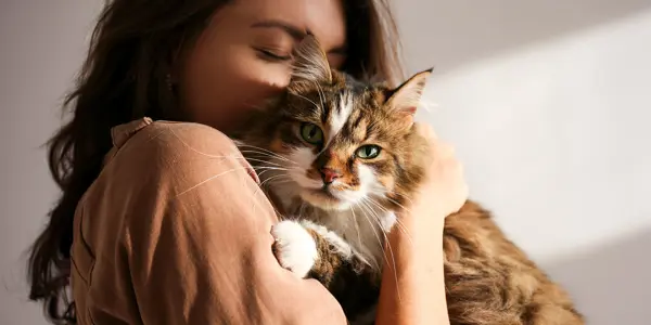 Femme avec chat