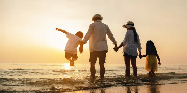 Famille à la plage